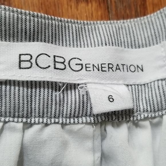 BCBGeneration STRIPED PLEATED SKIRT SIZE 6 - Picture 4 of 5